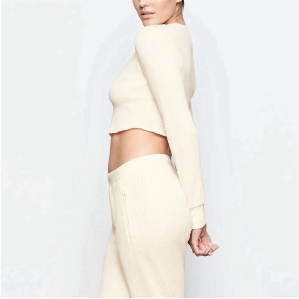 NWT SKIMS Waffle Long Sleeve Crop Henley Bone size 4X - Picture 3 of 7